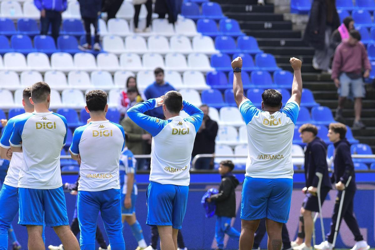 Victoria del Fabril: jugadores y afición celebran el 3-0 en Riazor Victoria del Fabril: jugadores y afición celebran el 3-0 en Riazor