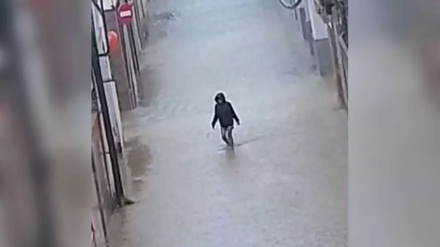 Vídeo | Les pluges intenses inunden diversos carrers de Palamós