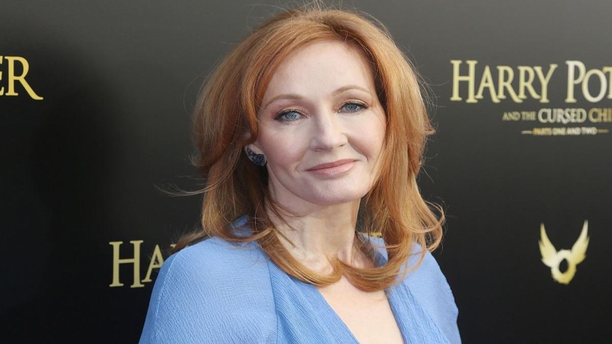 Nueva polémica con J.K Rowling por devolver un premio vinculado a los Kennedy