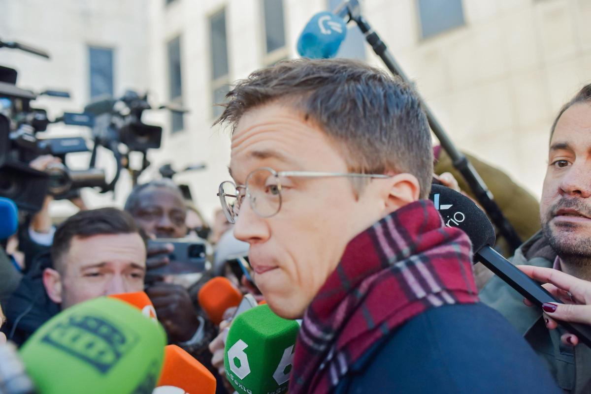 El ex portavoz de Sumar en el Congreso Iñigo Errejón llega a declarar a los juzgados de Plaza de Castilla, a 16 de enero de 2025, en Madrid (España). El juez que investiga al exportavoz parlamentario de Sumar Íñigo Errejón por un presunto delito de agresi