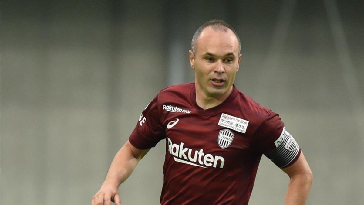 Iniesta fue titular ante el Osaka.