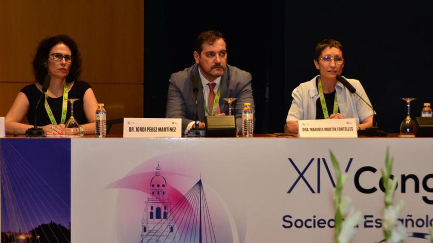 Los doctores Ana Pedro, Jordi Pérez y María Isabel Martín ayer durante el Congreso en Murcia.