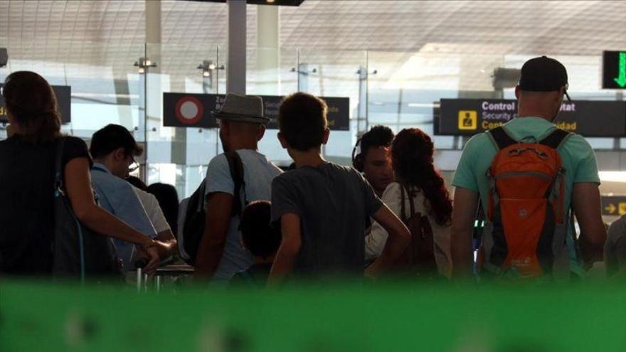 Sin colas en la segunda jornada de huelga de vigilantes del aeropuerto de El Prat