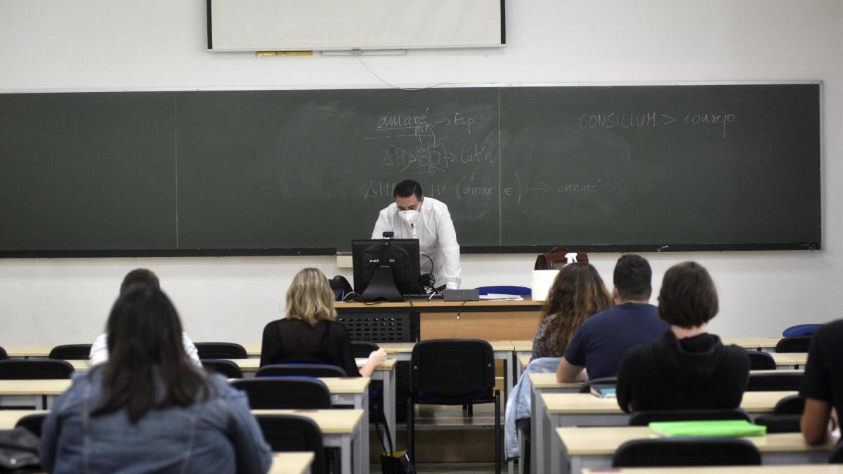 La UMU convoca 185 plazas de empleo público para docentes y PAS