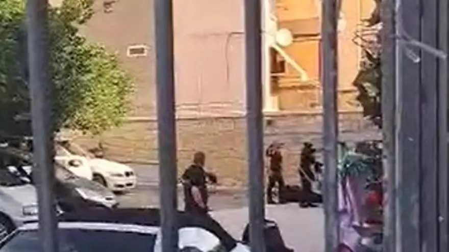Libertad para los 9 detenidos por la riña vecinal por una fiesta con la música alta que acabó a tiros en Alicante
