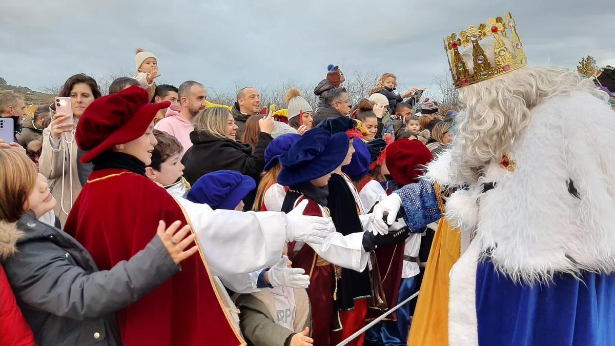 Los Reyes Magos llegan a La Morgal en ultraligero