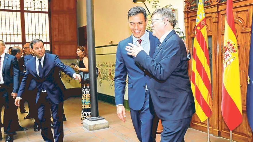 Sánchez y Puig exhiben «sintonía» tras el desmarque del Consell en el déficit