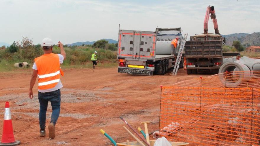 Las máquinas trabajan en la extensión de la autovía a cuatro carriles, desde la rotonda de la Paella hasta Mohíno.