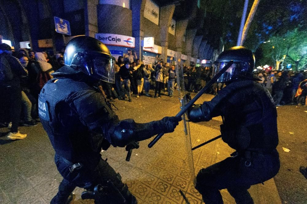 Concentració amb tensió i càrregues a Barcelona el 15-O