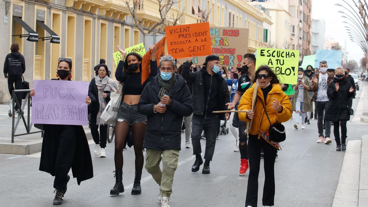 Un momento de la manifestación ayer en Ibiza.