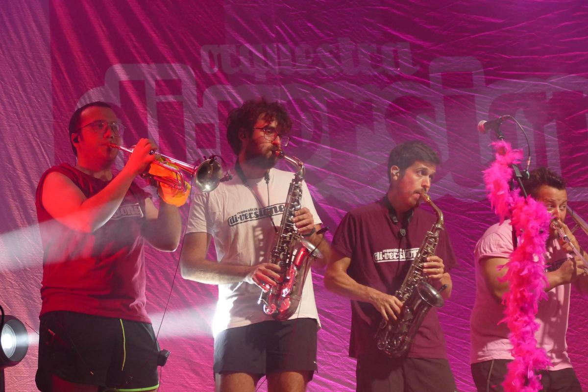 EN IMATGES | L’Orquestra Di-Versiones i Els Catarres captiven milers de persones a la tercera Bertranada Fest