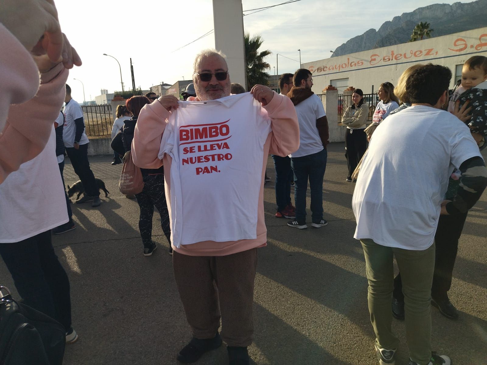 Manifestación contra el cierre de la histórica factoria de Bimbo en El Verger