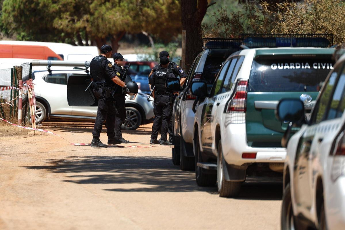 Las imágenes del despliegue policial por los okupas de Punta Arabí. Las imágenes del despliegue policial por los okupas de Punta Arabí.