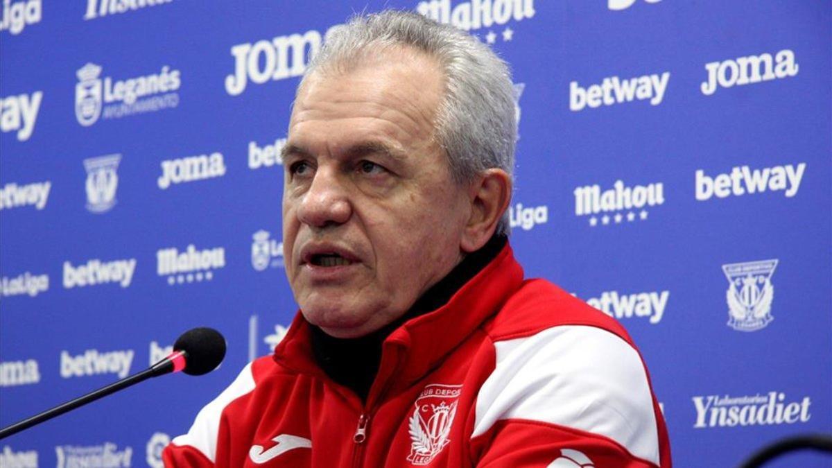 Javier Aguirre durante una rueda de prensa