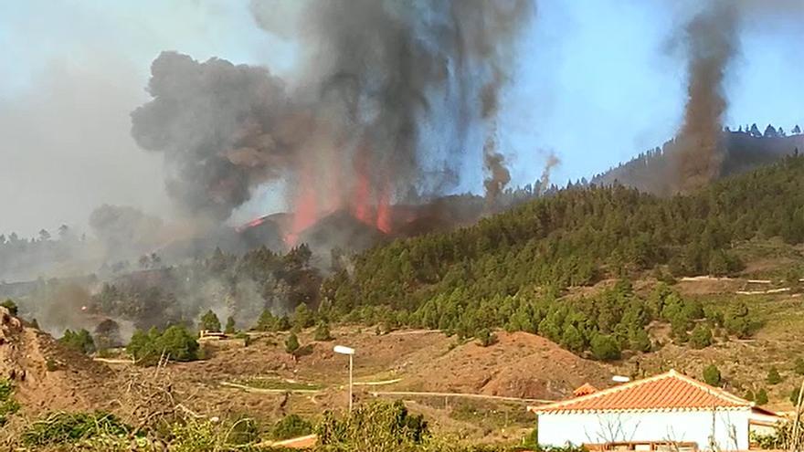 La erupción de La Palma expulsa lava por al menos cinco bocas