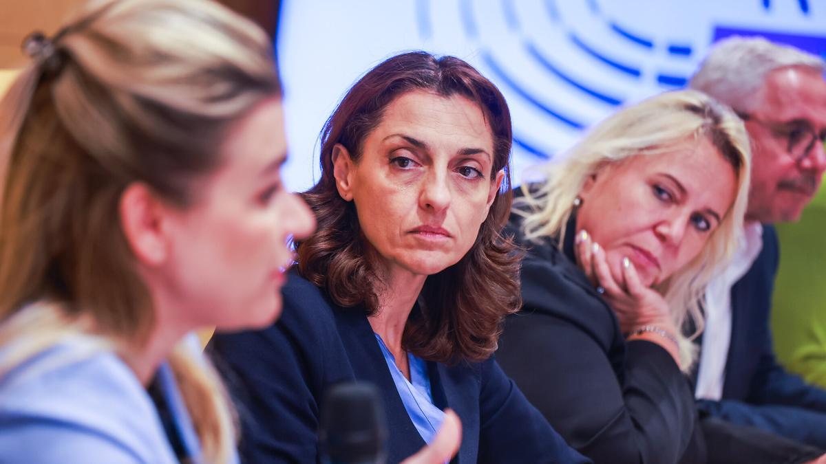 La presidenta de la comisión parlamentaria especial de vivienda, Irene Tinagli, en la oficina del Parlamento Europeo en Barcelona
