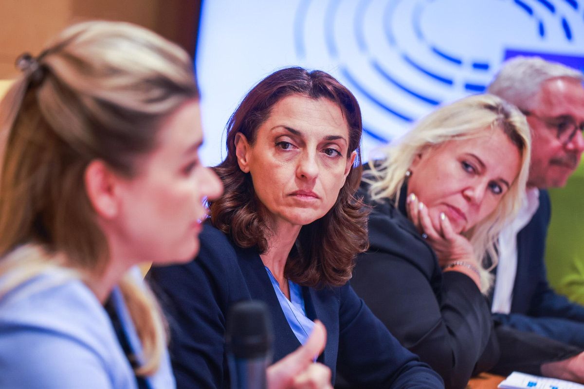 La presidenta de la comisión parlamentaria especial de vivienda, Irene Tinagli, en la oficina del Parlamento Europeo en Barcelona
