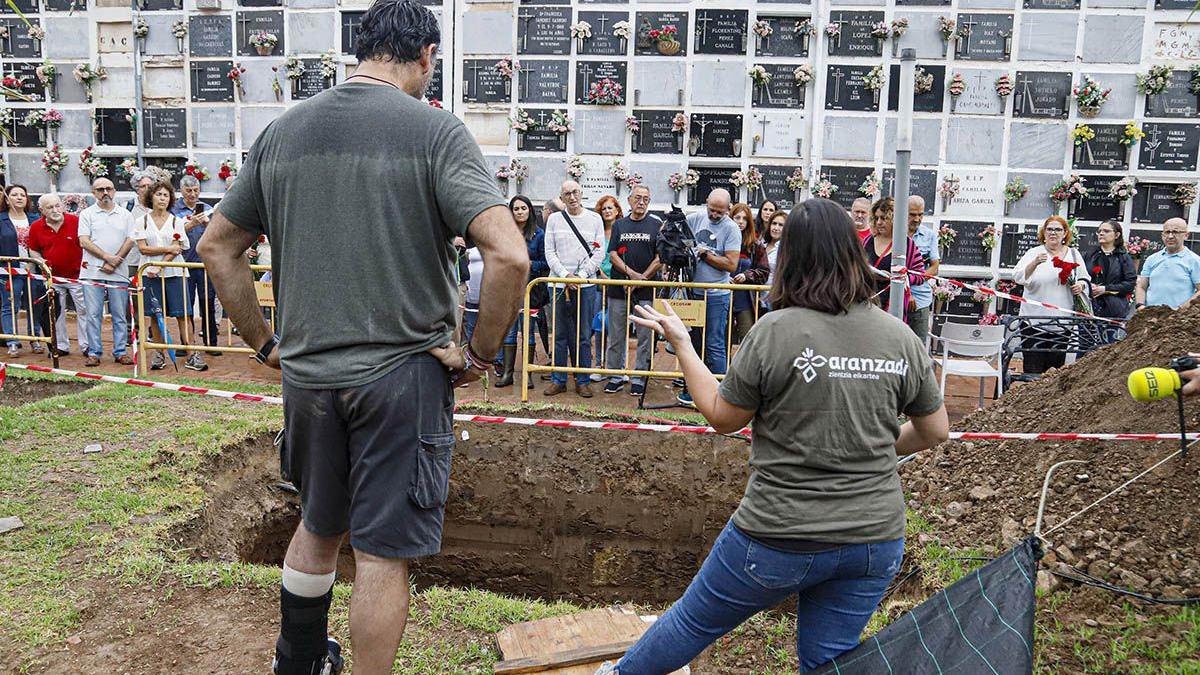 Fosa común de represaliados del franquismo en el cementerio de San Rafael.