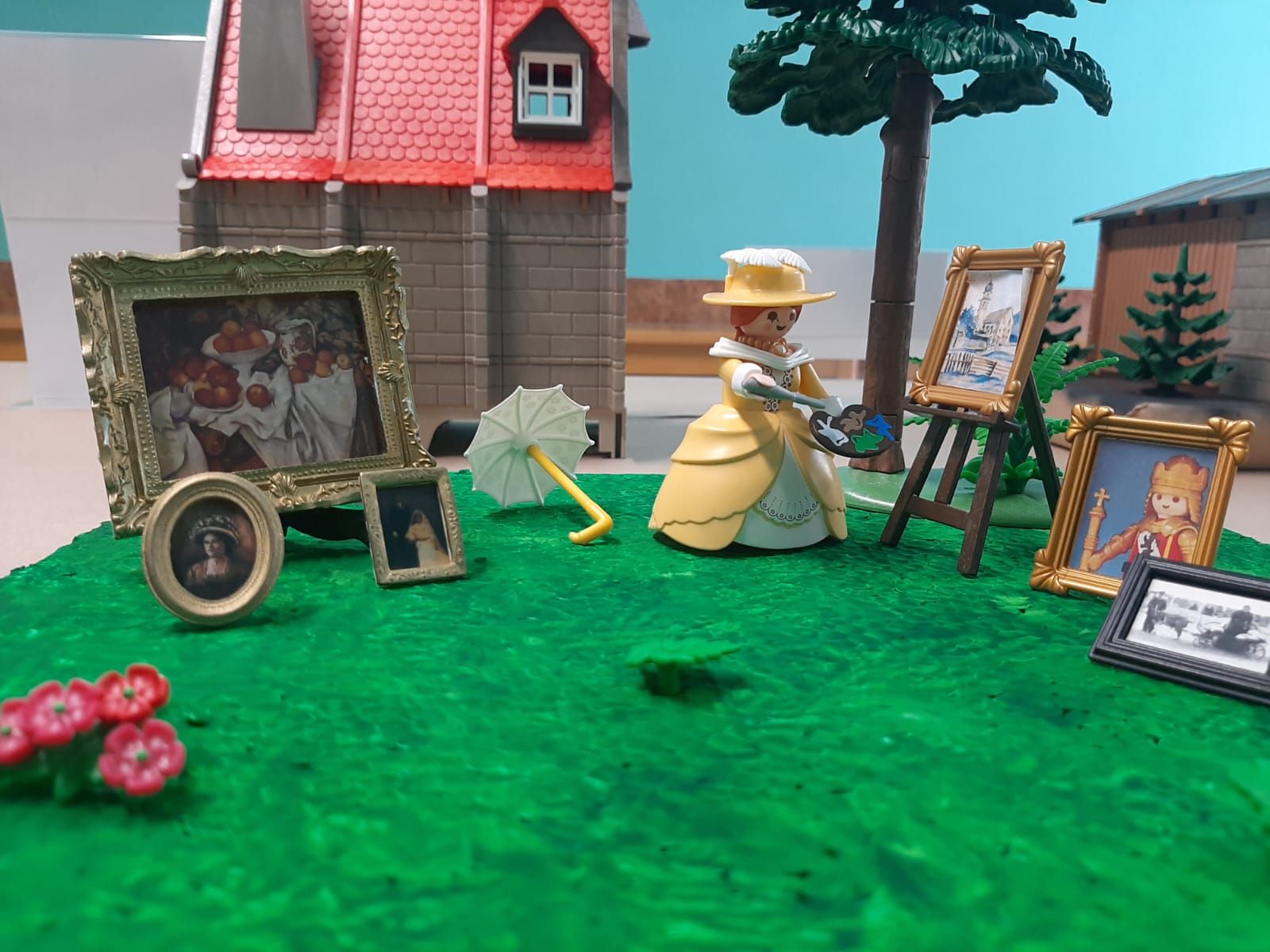 Carbayín homenajea a las mujeres asturianas con Playmobil: así es la muestra que se puede visitar hasta el domingo