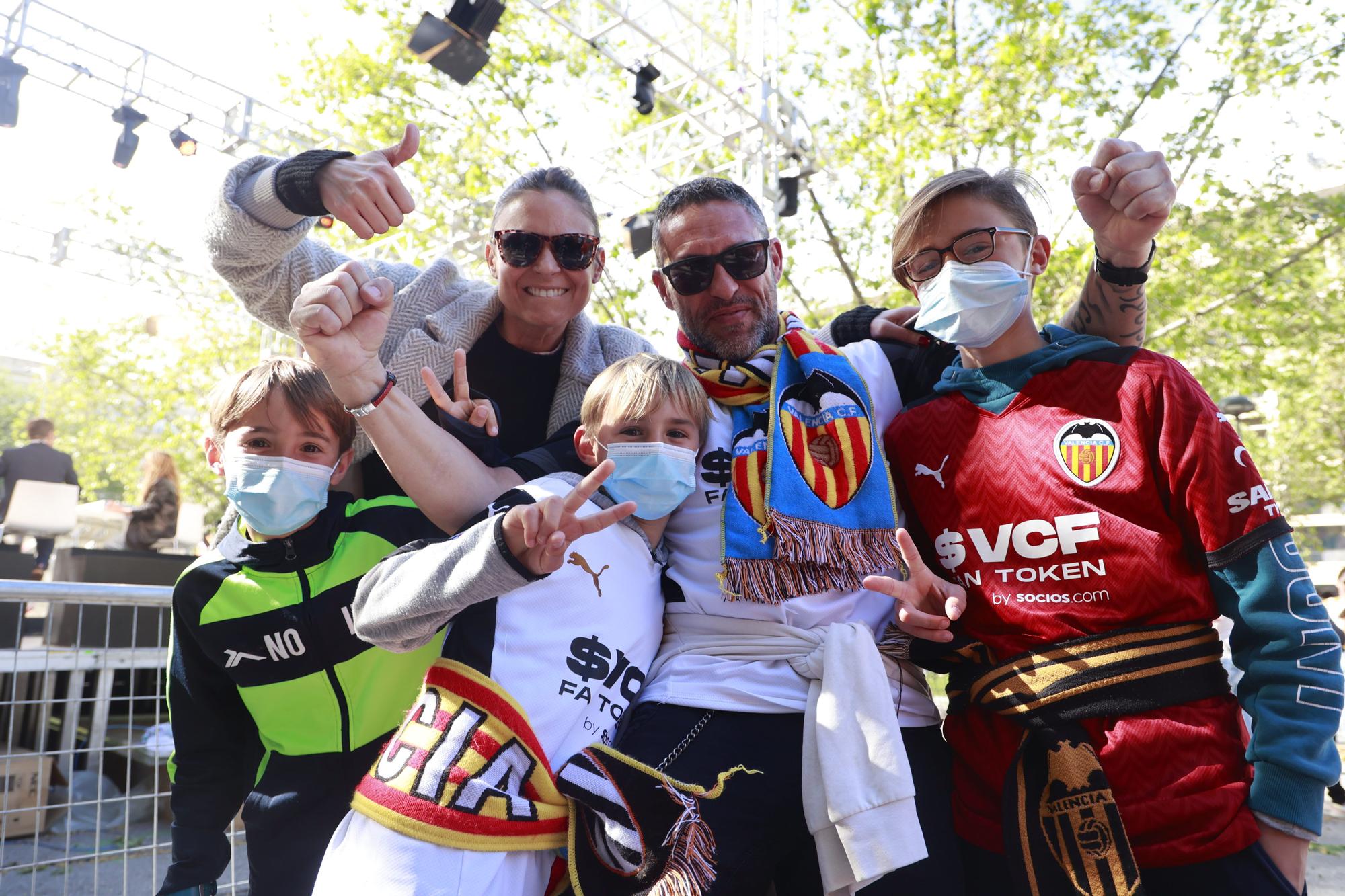 Mestalla es una fiesta en las horas previas a la final