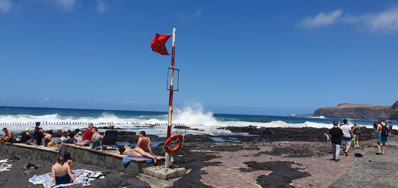 Fuerte oleaje en la costa de Agaete, en Gran Canaria