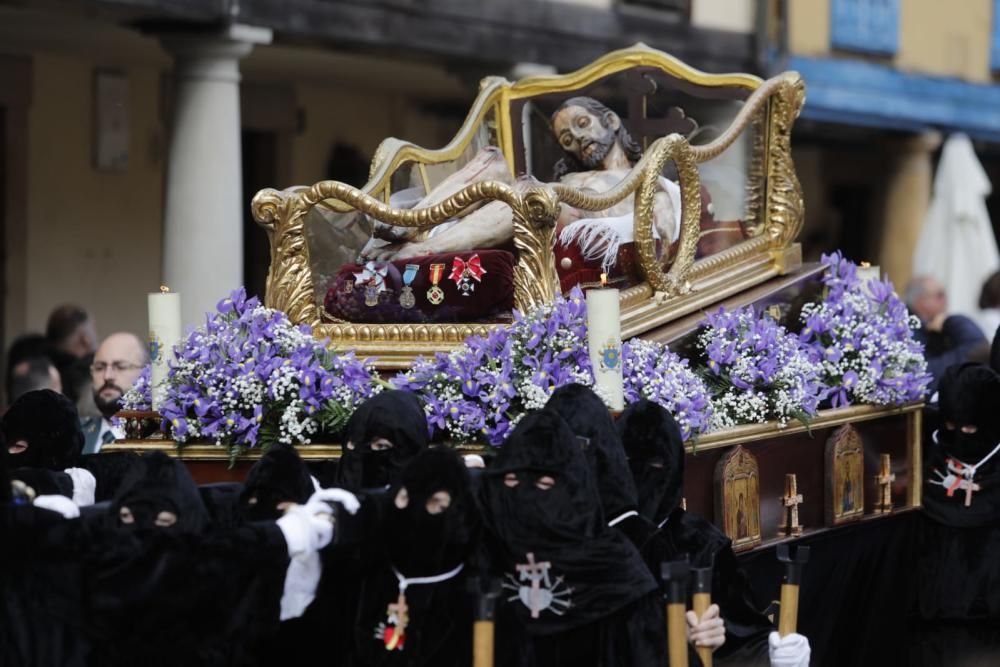 Procesión del Santo Entierro en Oviedo.