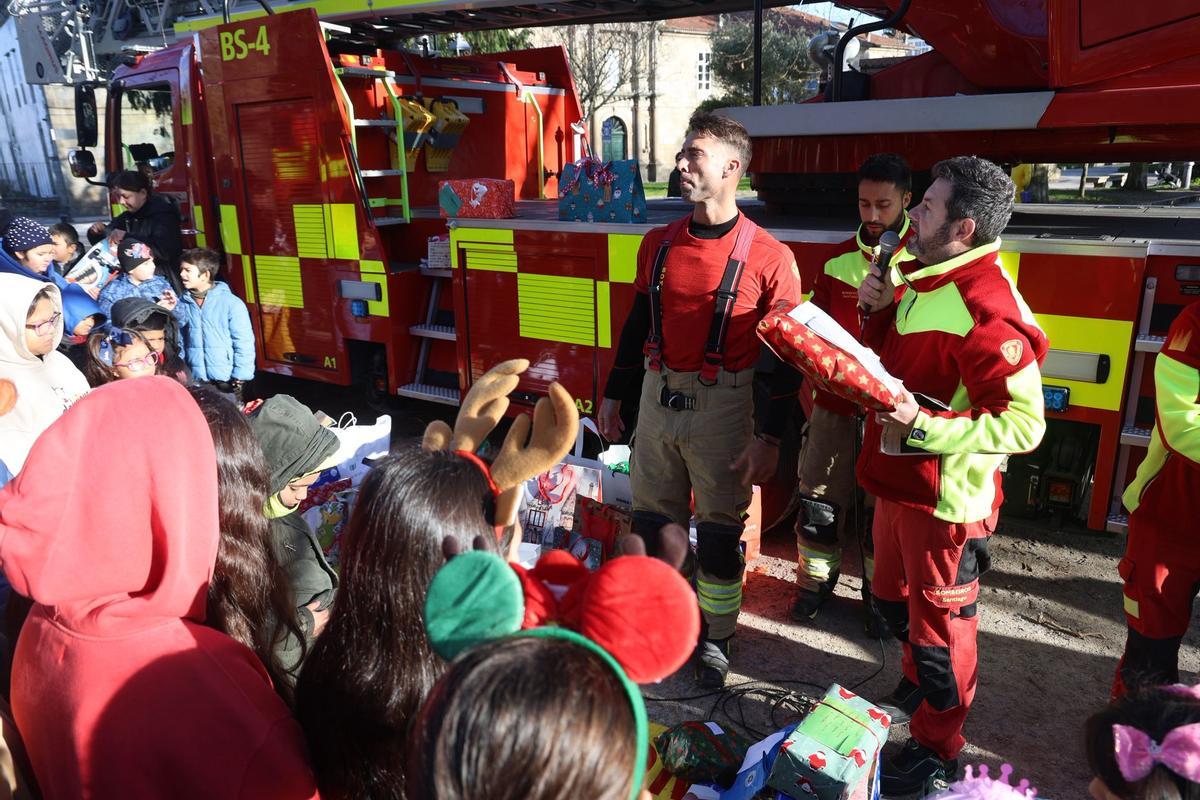 Chocolatada y regalos en la Navidad más solidaria de Santiago