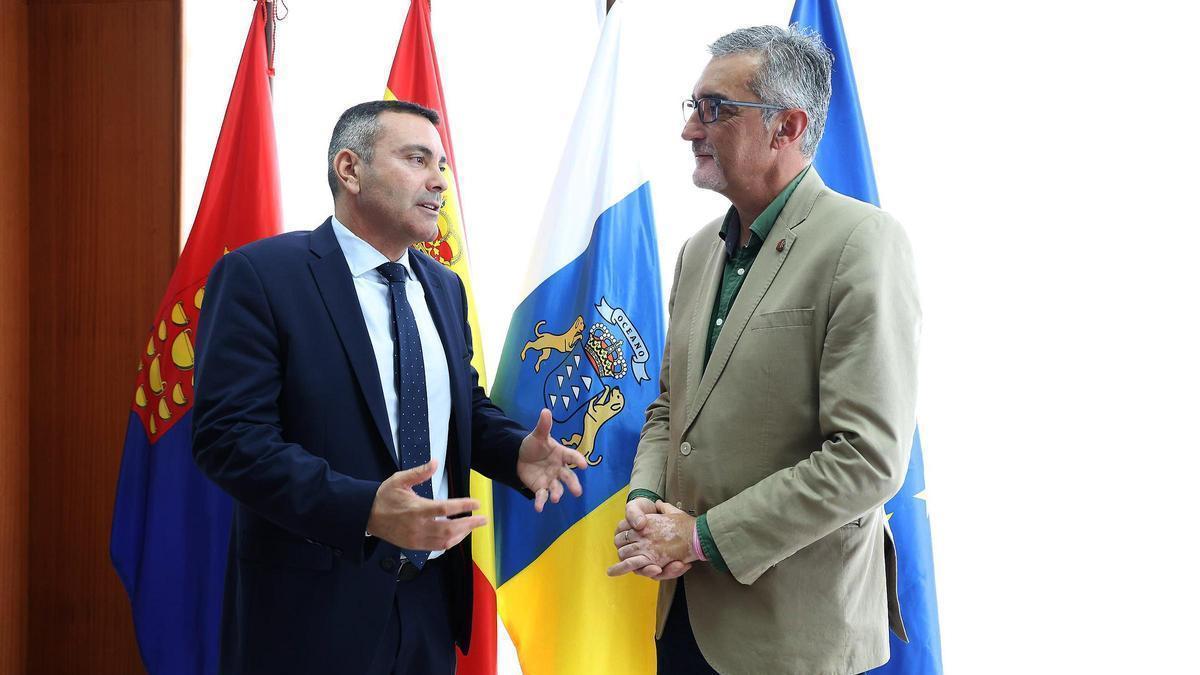 Oswaldo Betancort junto a Marci Acuña.