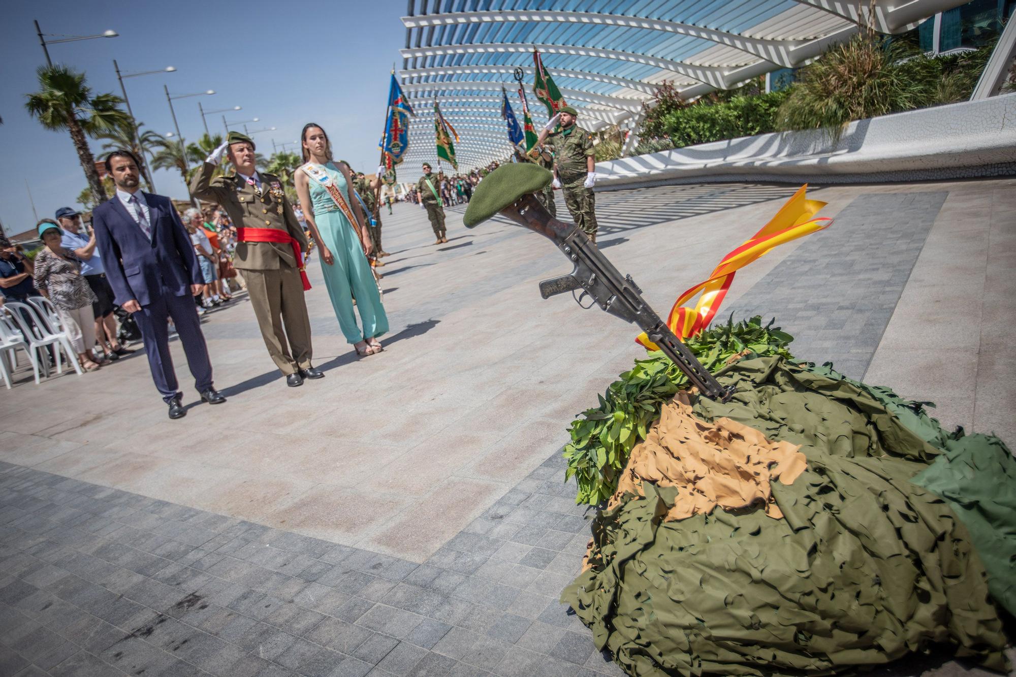 Sol y fidelidad a la bandera en Torrevieja