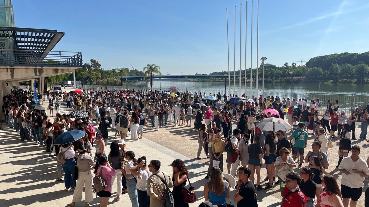Colas en el Casting de Operación Tirunfo en Sevilla 2025