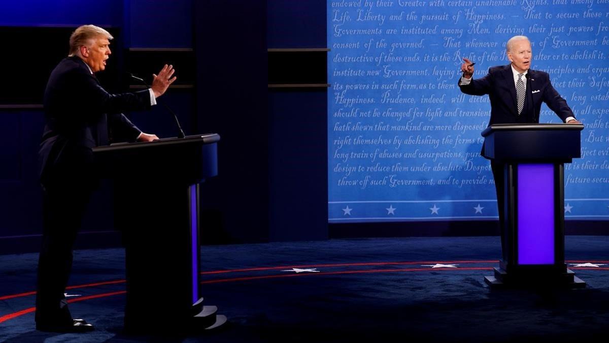 El presidente de EEUU, Donald Trump (izquierda), y el aspirante demócrata a la Casa Blanca, Joe Biden, en el primer debate de la campaña electoral, el 29 de septiembre del 2020