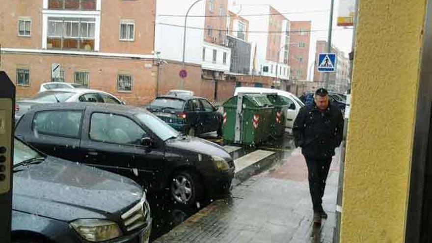 Un viandante esquiva la nieve en Fray Toribio de Motolinía.