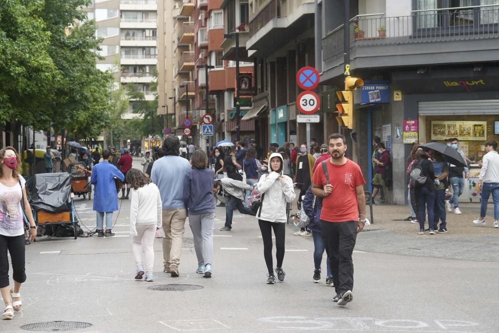 El carrer Migdia de Girona, peatonal per una tarda