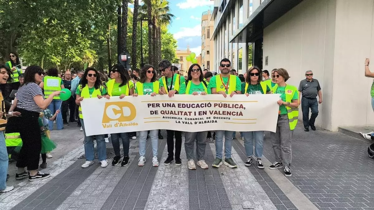 La multitudinaria marcha de apoyo a las protestas educativas desborda las calles de Ontinyent