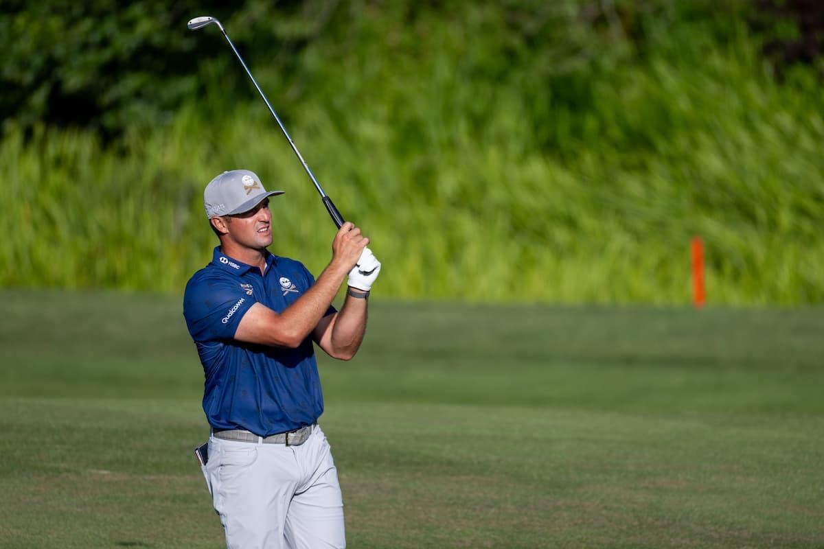 Bryson De Chambeau es el principal perseguidor de Lucas Herbert en el Reino Unido
