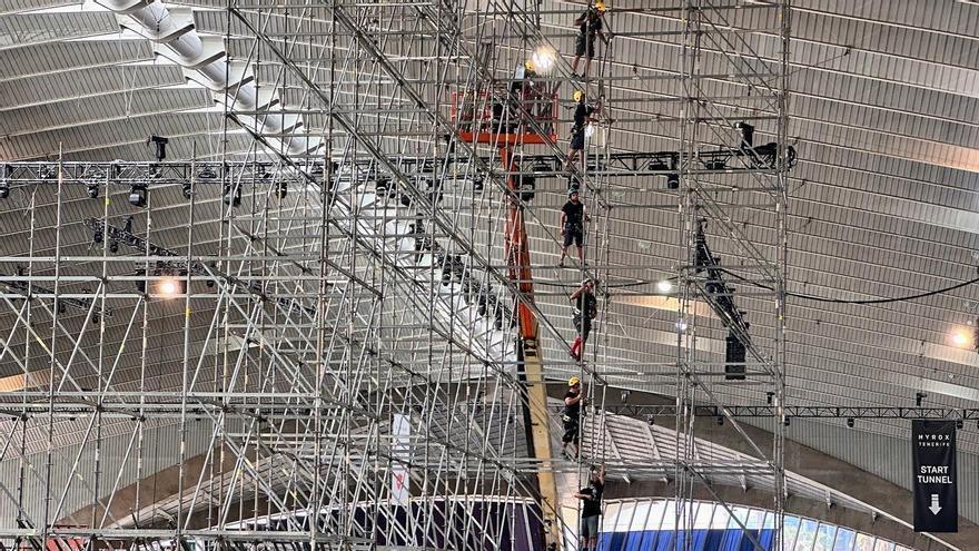 El escenario inmersivo de los festivales Noctámbula 2026 y Summer Pop Tenerife toma forma para a acoger a miles de asistentes este fin de semana en la capital tinerfeña