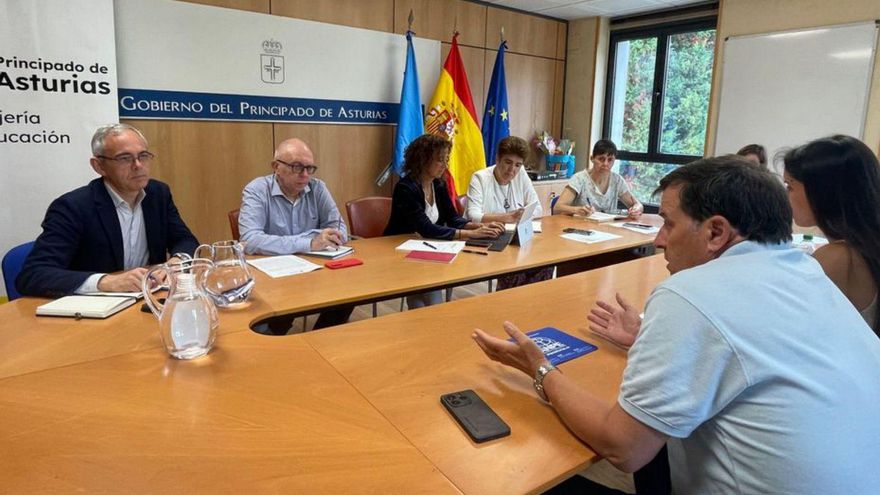Eva Ledo, reunida con el sindicato ANPE. |