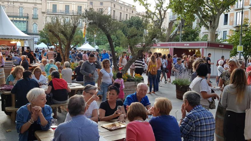 La Rambla de Figueres s&#039;omple de vi i públic en el tercer dia de la 35a Mostra del Vi de l&#039;Empordà