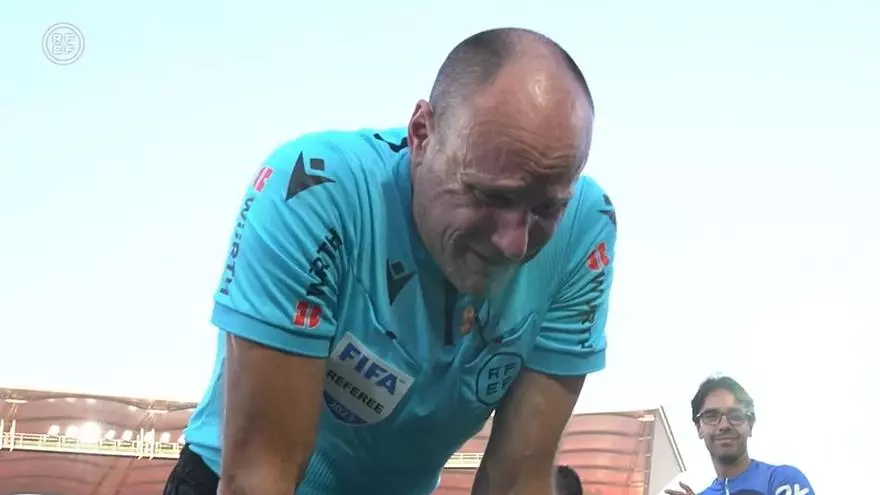 ¡Entre lágrimas! Así vivió Mateu Lahoz su último partido...