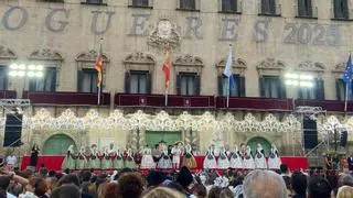 El pregón de las Hogueras, de nuevo sobre un escenario por el cierre de los balcones del Ayuntamiento de Alicante