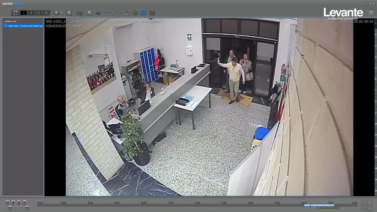 Las imágenes inéditas de la llegada de Carlos Mazón al Centro de Emergencias el 29-O se incorporan a la causa de la dana