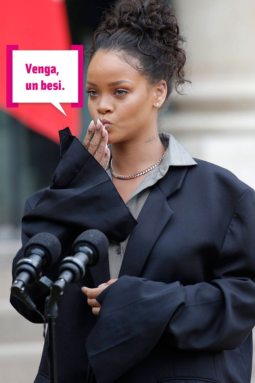 Rihanna con mangas XXL