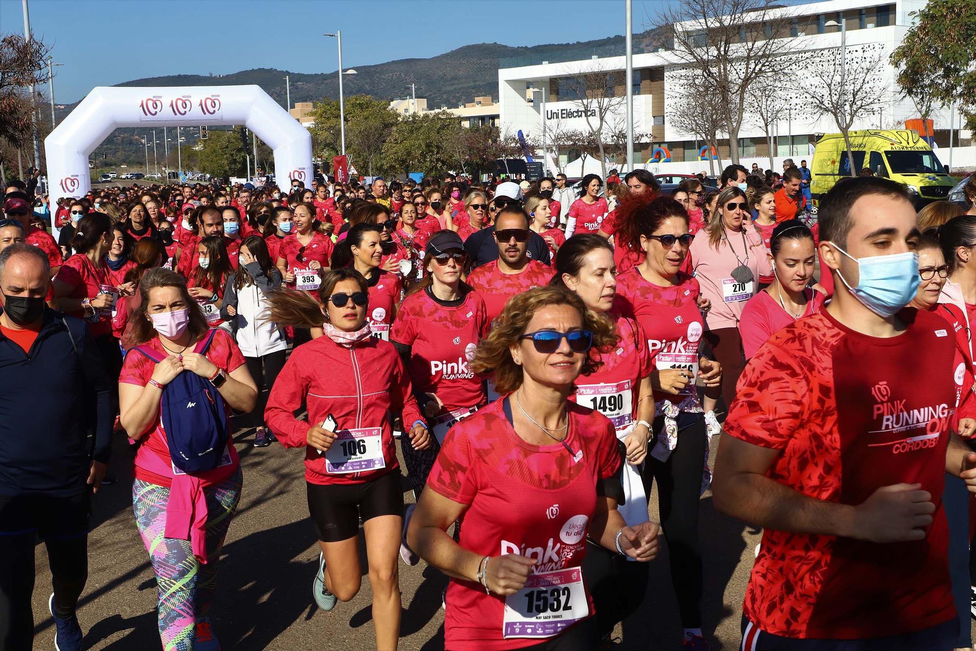 'Pink Running': más de 2.000 corredoras tiñen de rosa las calles de Córdoba