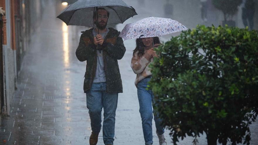 Continúan las fuertes lluvias este viernes en Canarias