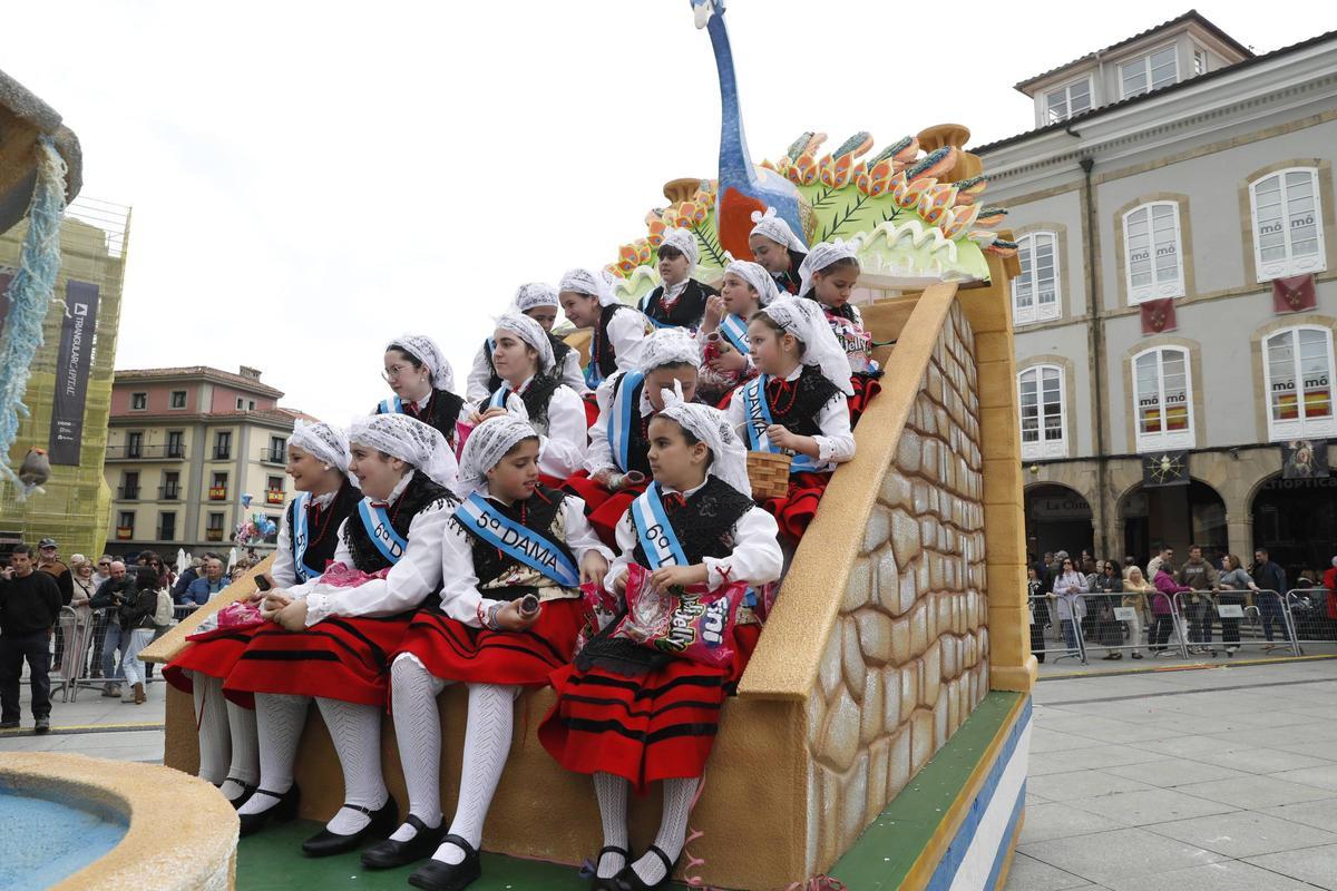 EN IMÁGENES: El desfile de carrozas del Bollo en Avilés