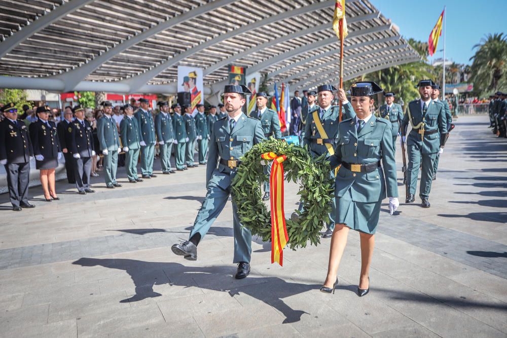 La Guardia Civil recibe un homenaje en Torrevieja