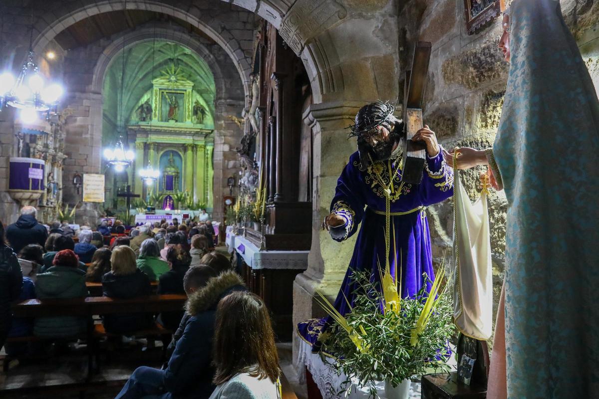 La mayor parte de las imágenes no celebraron la procesión debido a la lluvia.