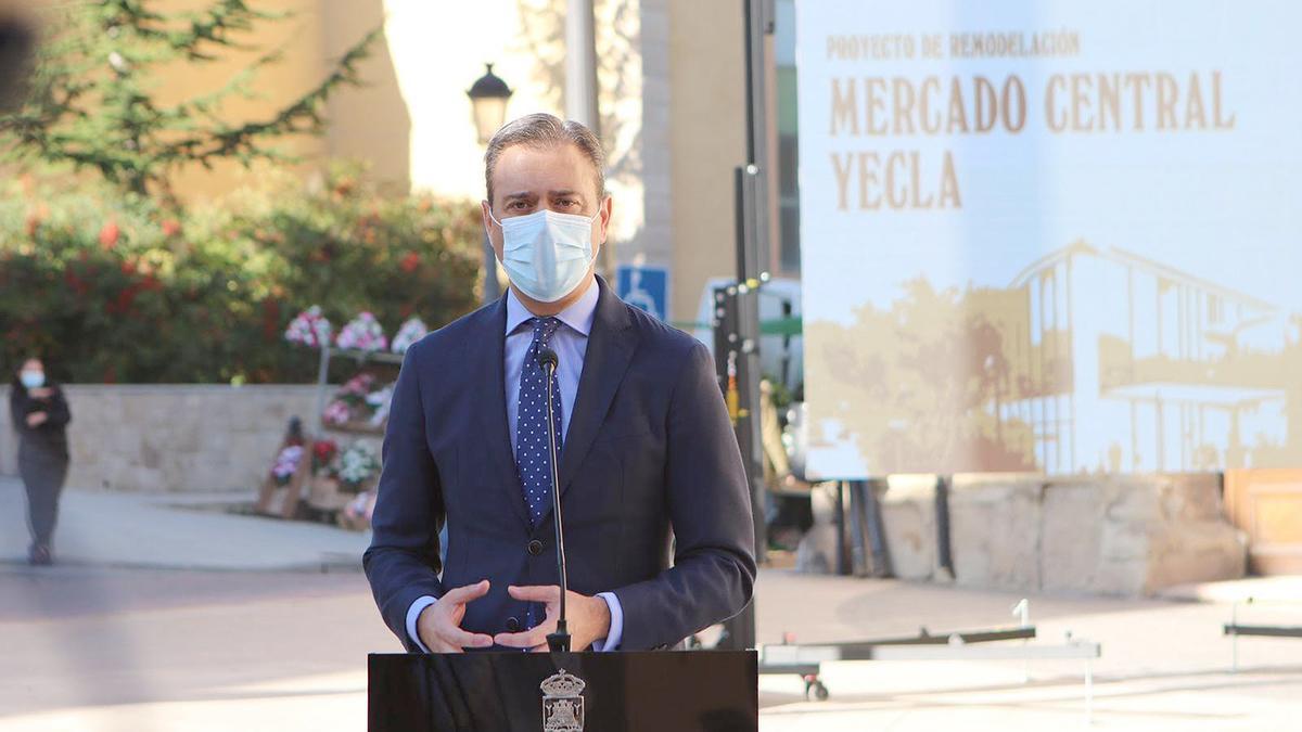 El alcalde de Yecla, Marcos Ortuño, en la presentación del proyecto