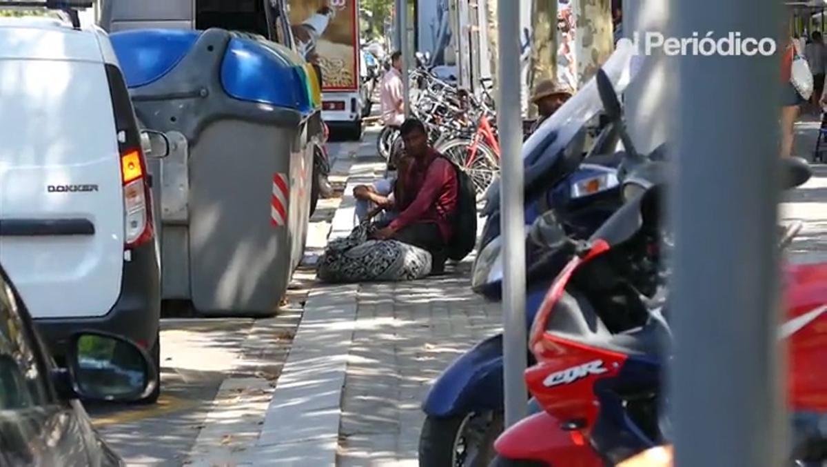 Els manters sapoderen dels carrers de Barcelona