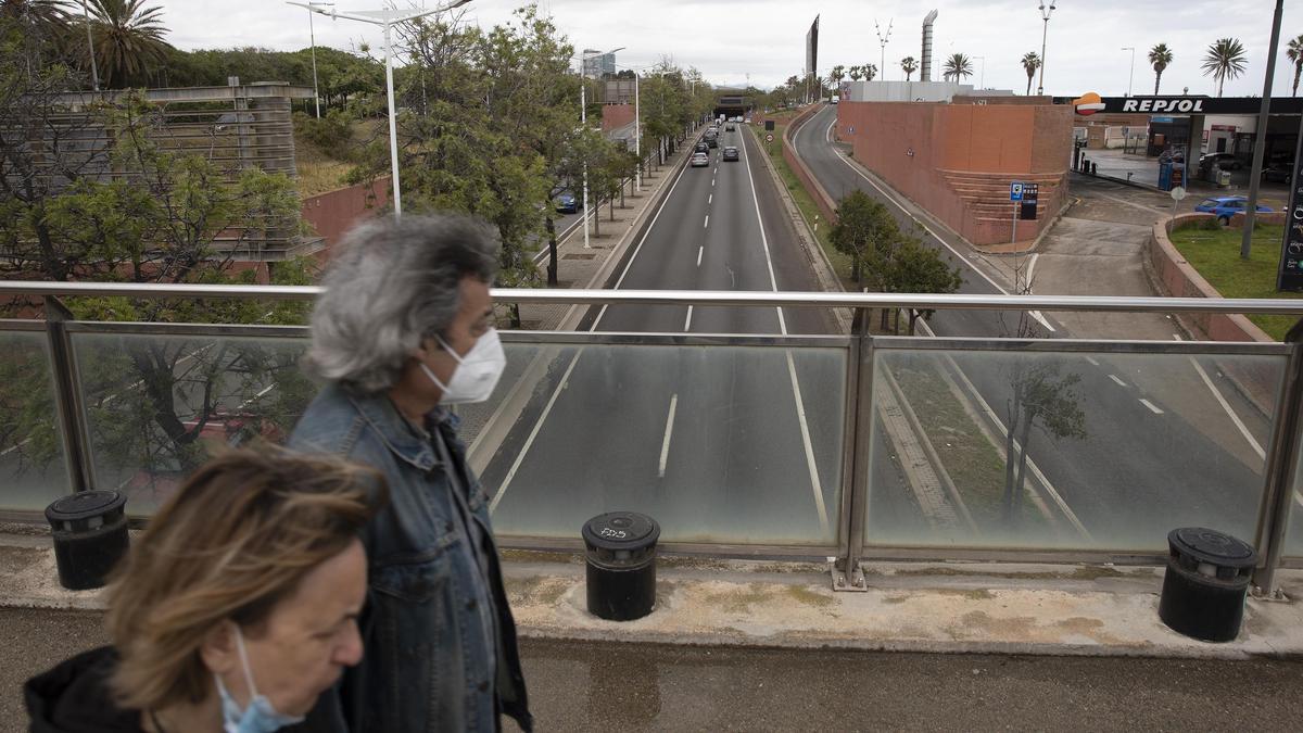 Ronda Litoral, a menudo, un muro casi infranqueable para llegar al litoral que se recuperó de la mano de los Juegos